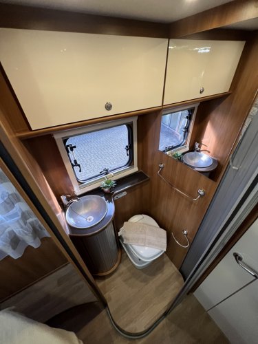 Adria Rimor Katamarano QUEENSBED + ALKOOF EURO 6 CAMERA foto: 8