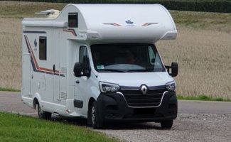 Renault 6 pers. Renault camper huren in Meedhuizen? Vanaf € 109 p.d. - Goboony