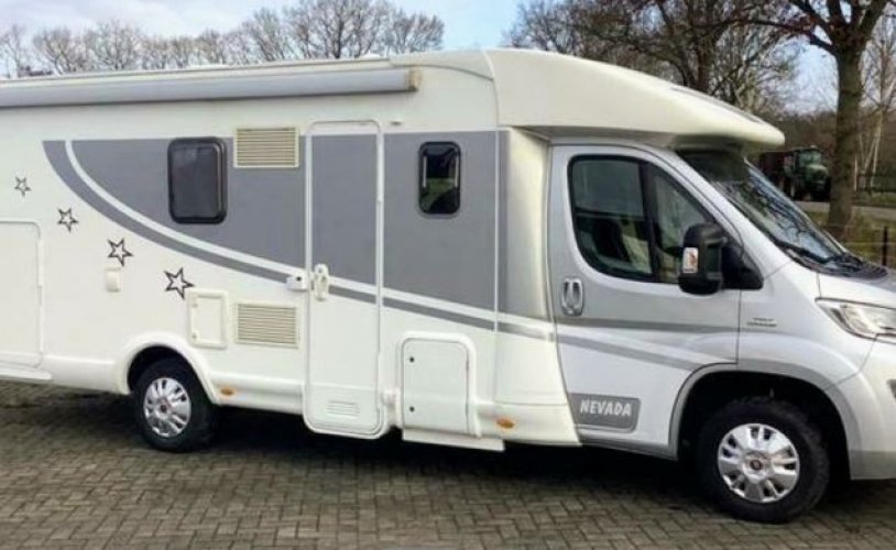 Mobilvetta 4 pers. Rent a Mobilvetta motorhome in Zwolle? From € 109 pd - Goboony photo: 1