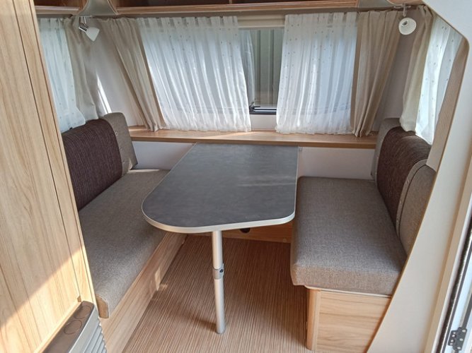 Eriba Nova Light 425 CARAVAN DEALS foto: 6