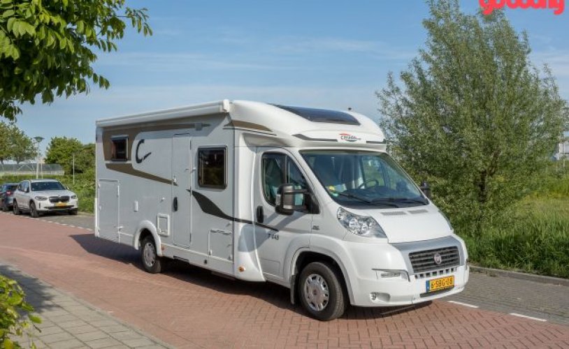 Carado 4 pers. Rent a Carado camper in Dordrecht? From € 109 pd - Goboony photo: 0