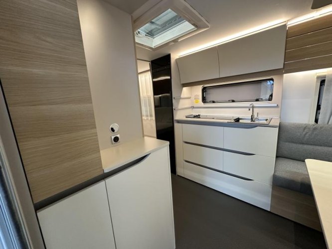 Adria Adora 613 UT Queensbed - Model 2025 