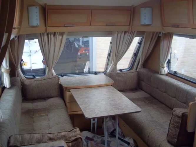 Elddis Odyssey 462 met Mover  foto: 1