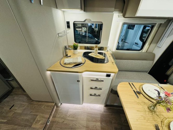 Hymer Tramp 695 S 9-Traps Automaat Mercedes  foto: 14