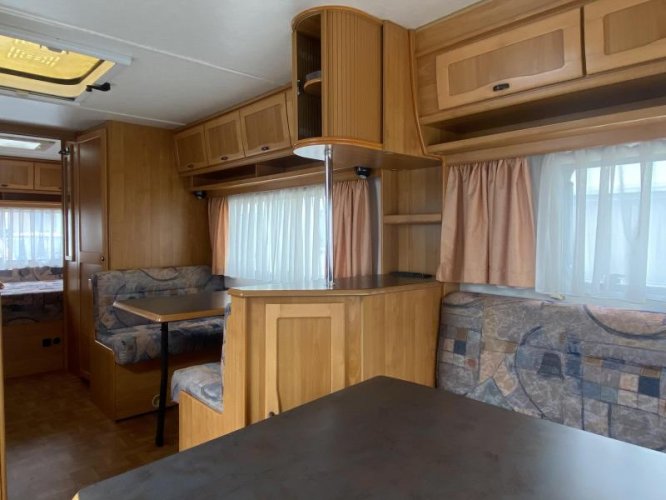 Hymer Eriba Nova 650 HTD Rondzit M dinette vastbed  foto: 19