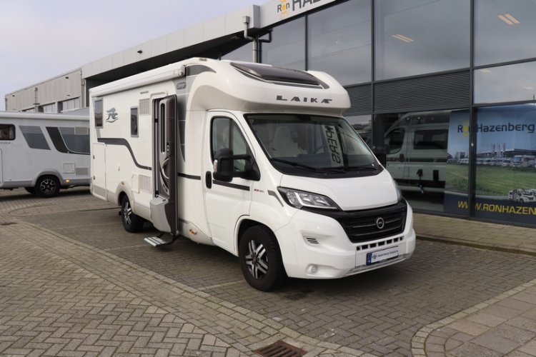 Goed uitgeruste Laika Ecovip 409 Hymer vlakke vloer luchtvering heavy chassis enkele bedden (79 