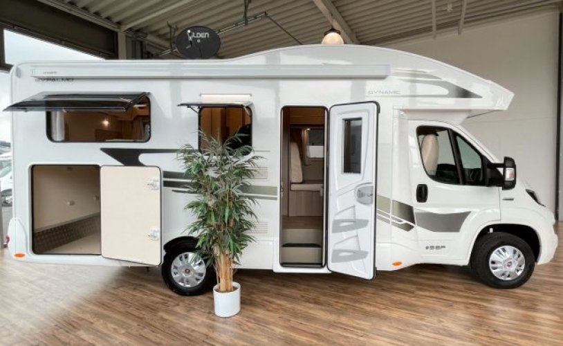 Rimor 4 pers. Rent a Rimor motorhome in Dronryp? From € 85 pd - Goboony photo: 1