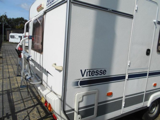 Beyerland Vitesse 400 DV Dwarsbed / Voortent. 