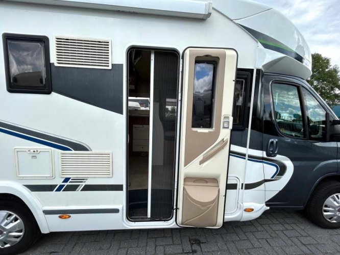 Chausson Flash 718 EB queensbed/hefbed/2015  foto: 6