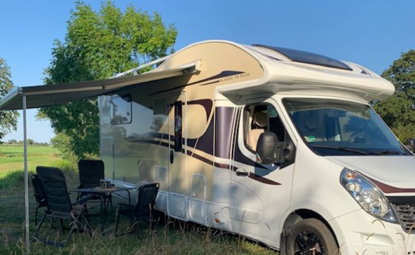 Other 4 pers. Rent Ahorn Camp motorhome in Opende? From € 97 pd - Goboony photo: 1