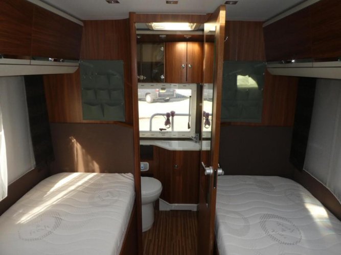 Adria Coral Supreme S 670 SLT LAGE BEDDEN!! foto: 9