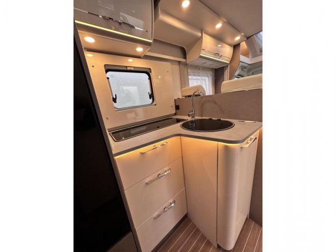 Hymer Etrusco 6900 SB 7 meter+ enkele bedden  foto: 10