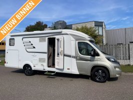 Hymer T678 CL single bed fold-down bed