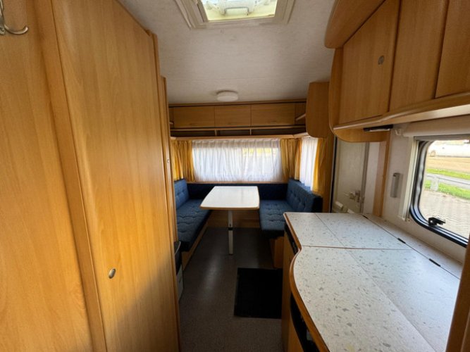 Dethleffs Camper 440 DB, VOORTENT foto: 14