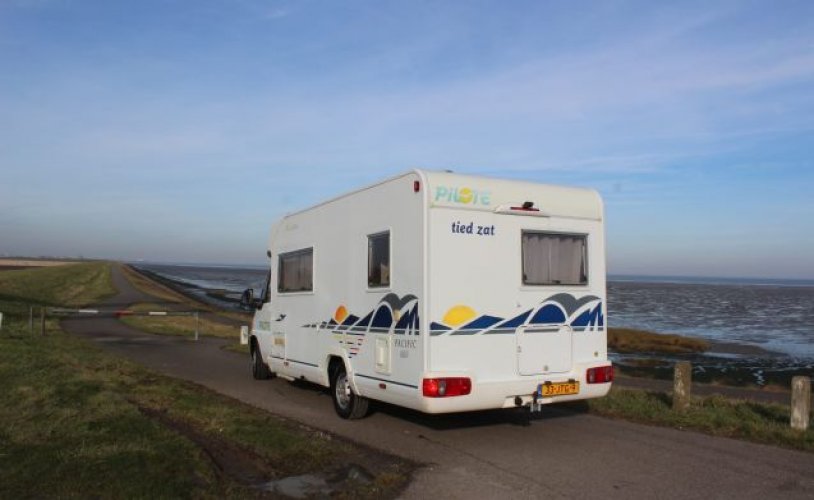 Fiat 4 pers. Rent a Fiat camper in Oostdijk? From €67 per day - Goboony photo: 1