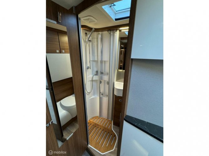 Hymer B580 MC Automaat Enkele Bedden Hefbed Silverline XXL Garage foto: 18