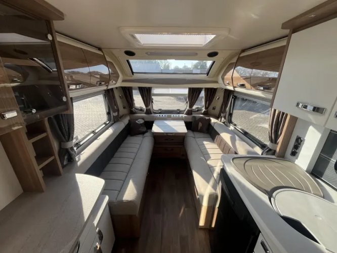 Swift Challenger 480 SE met voortent en mover  foto: 5