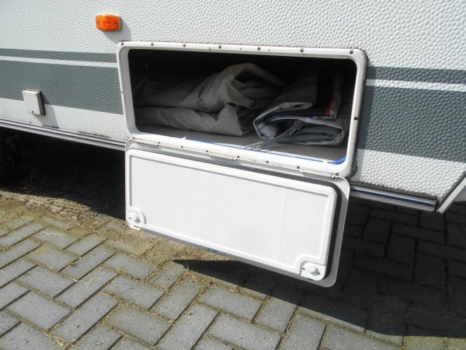 Beyerland Vitesse 400 DV Dwarsbed / Voortent.  foto: 6