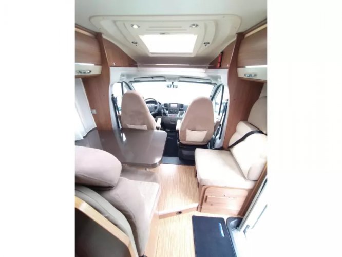 Adria Coral S 670 SL enkelebedden bj 2011  foto: 11