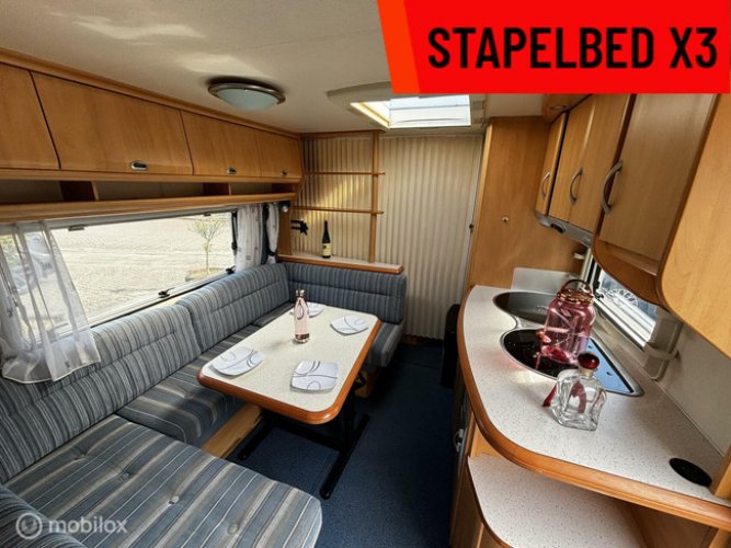 Hobby 560 KMFE 3X stapelbed rondzit vastbed issabella tent foto: 13