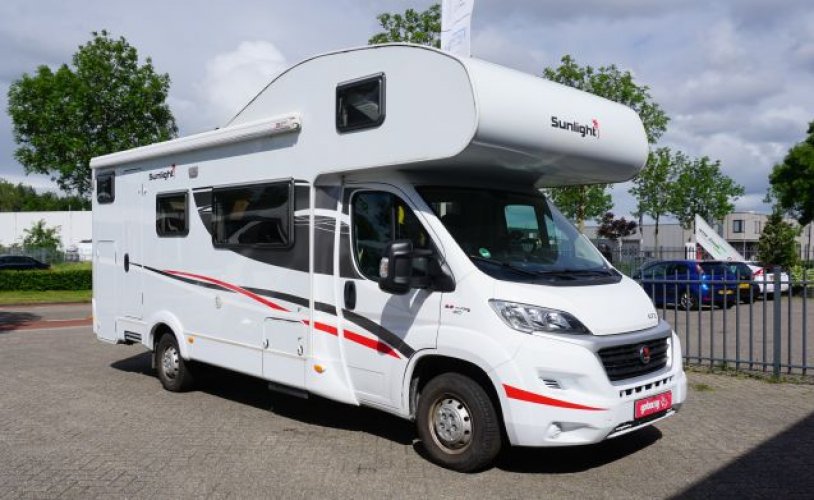 Sunlight 6 pers. Rent a Sunlight camper in Zwolle? From € 103 pd - Goboony photo: 0
