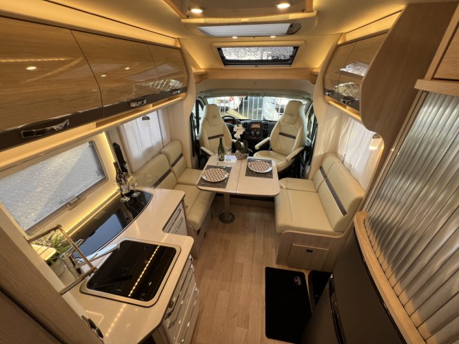 Rapido 696F Premium Edition F QUEENSBED+HEFBED LUCHTVERING  foto: 18