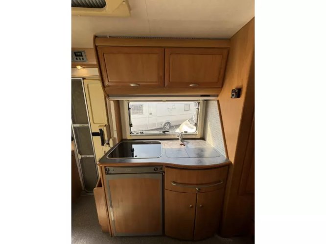 Hymer B524 Hymer B524 Vastbed Hefbed  foto: 8