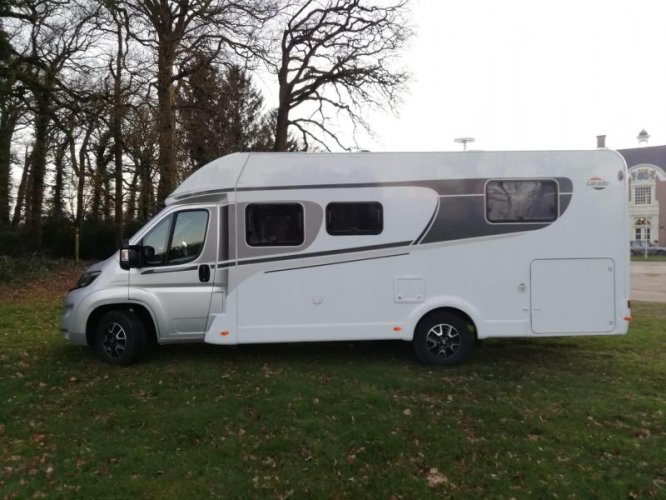 Carado T459 met schotel, tv en solair  foto: 6