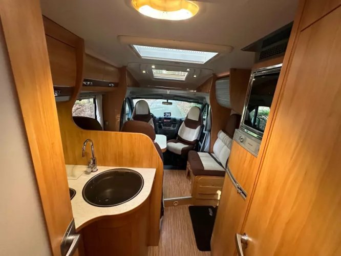 Adria Coral S 690 SP Queensbed 62000 km 2010  foto: 8