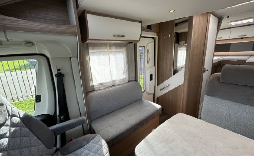 Carado 4 pers. Rent a Carado motorhome in Driel? From € 152 pd - Goboony photo: 1