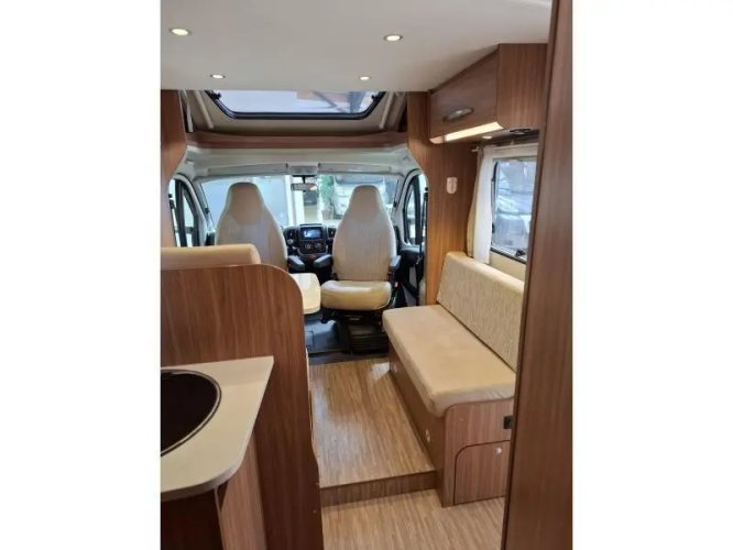 Hymer Carado 448 Enkele Bedden Hefbed  foto: 15