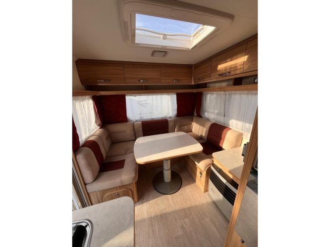 Caravelair Allegra 470 Vrijstaand bed / mover 