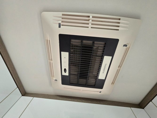 Pössl 2Win R Plus 600 AUT 160PK AIRCO 3 PERS DEURBEVEILIGING foto: 22