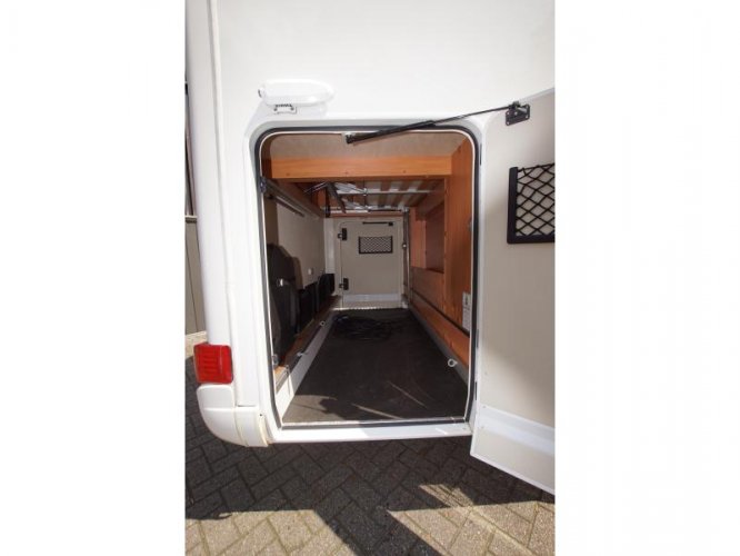 Hymer T698 CL queensbed, topstaat  foto: 17