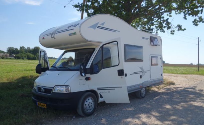 Elnagh 6 pers. Elnagh camper rental in Hooglanderveen? From € 303 pd - Goboony photo: 1