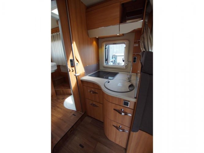 Hymer T698 CL queensbed, topstaat  foto: 8