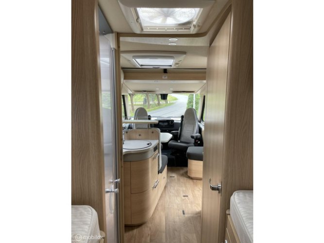 Hymer B-MCI 680 Mercedes 170-PK Automaat Integraal 2x Enkele bedden & Hefbed Nw.staat en uniek weinig km's! (Kans!) foto: 12