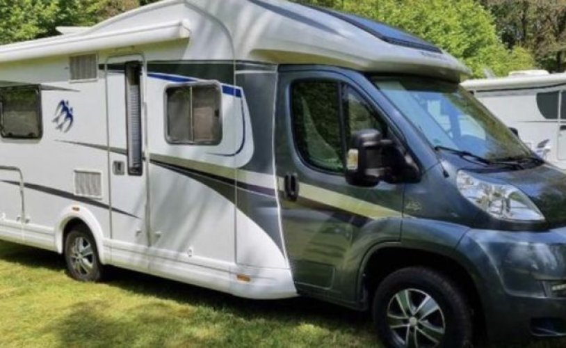 Knaus 4 pers. Want to rent a Knaus camper in Wemeldinge? From € 115 pd - Goboony photo: 0