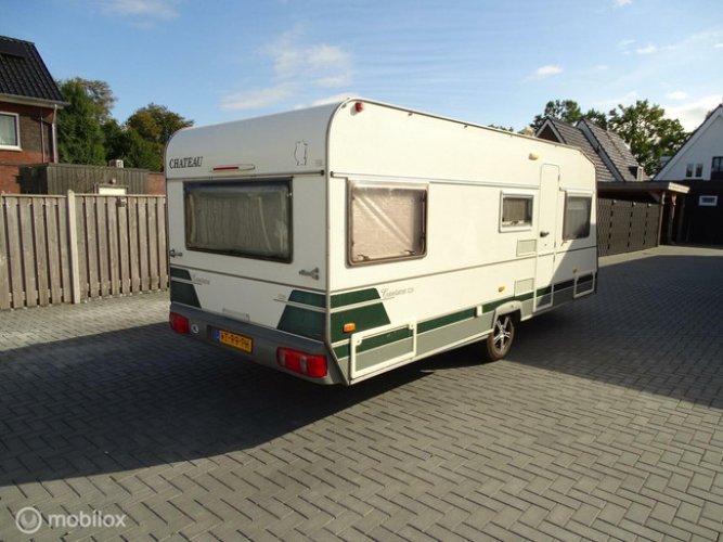 Chateau Cantara 520 C met een rondzit grote tent en luifel foto: 5