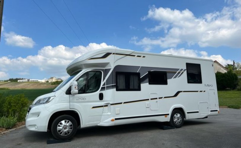 Benimar 5 pers. Benimar rent a motorhome in Loon op Zand? From € 93 pd - Goboony photo: 0