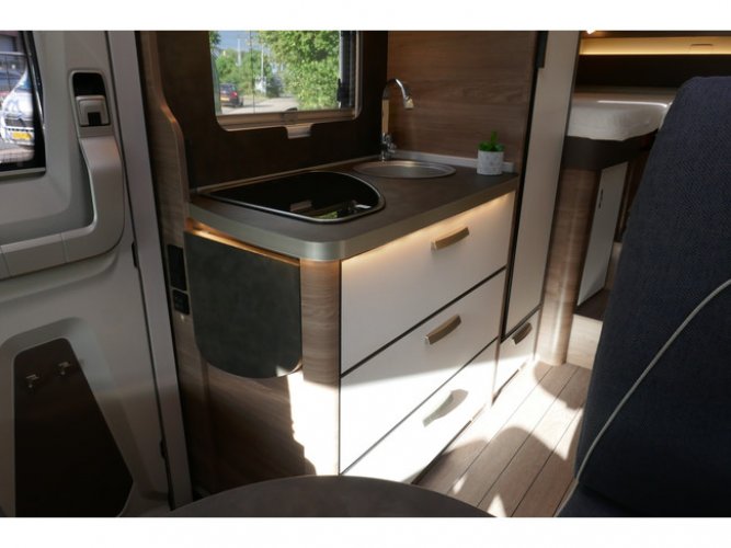 Knaus Live I Van 650 MEG Automaat 160 pk Luxe Euro6 Fiat Ducato Integraal camper **Enkele bedden/Hefbed/4-persoons uitvoering/Dakairco foto: 12