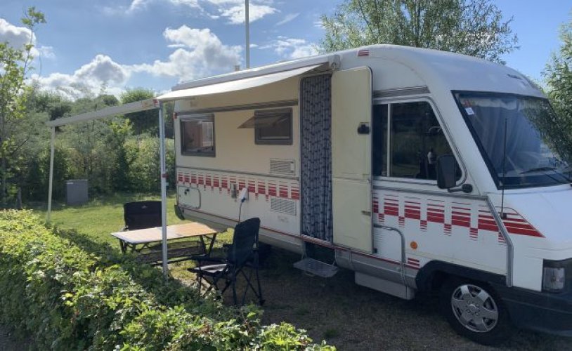 Frankia 4 pers. Rent a Frankia motorhome in Gendt? From € 73 pd - Goboony photo: 1