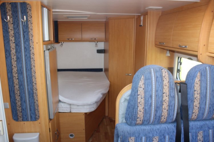 LMC Liberty 662 TI Half-integraal Fransbed, halve-treinzit, zijbank, twee draaistoelen, Bj. 2006 Marum (Groningen)