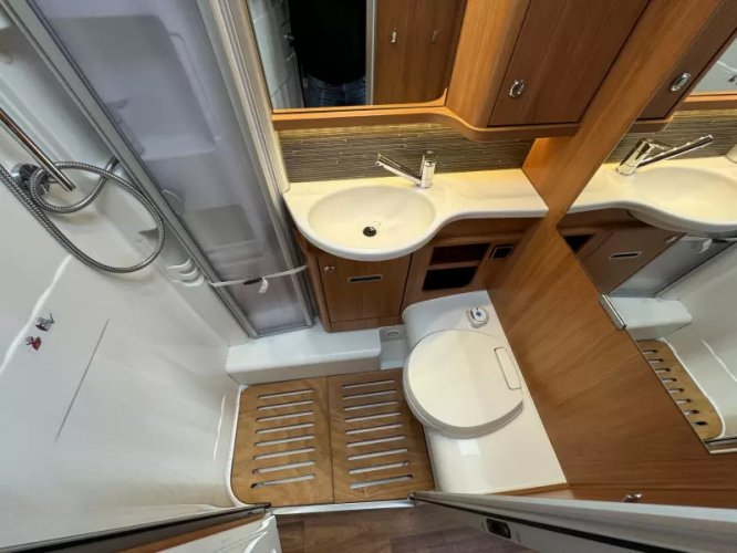 Hymer Exsis-I 588 autom lengtebedden  foto: 15