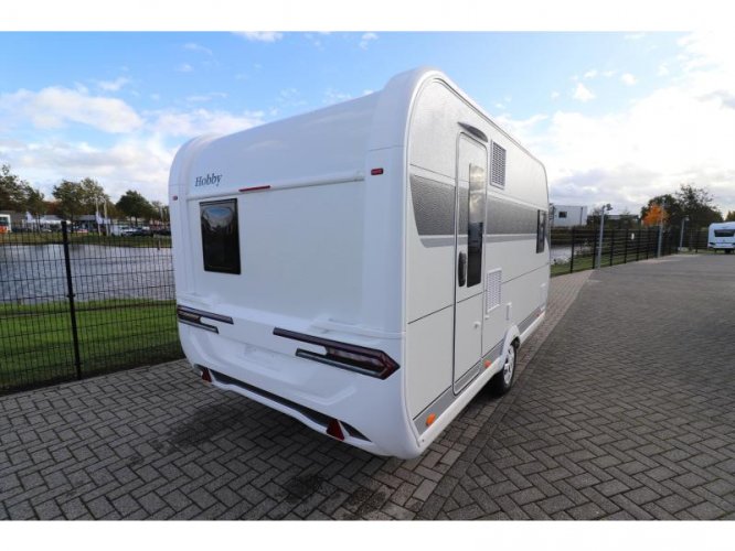 Hobby De Luxe 400 SFE Model 2024 - 1500Kg ACTIE 