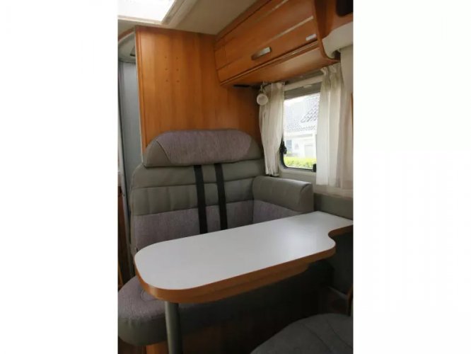 Hymer Van 314 Dwarsbed, zeer compact.  foto: 9