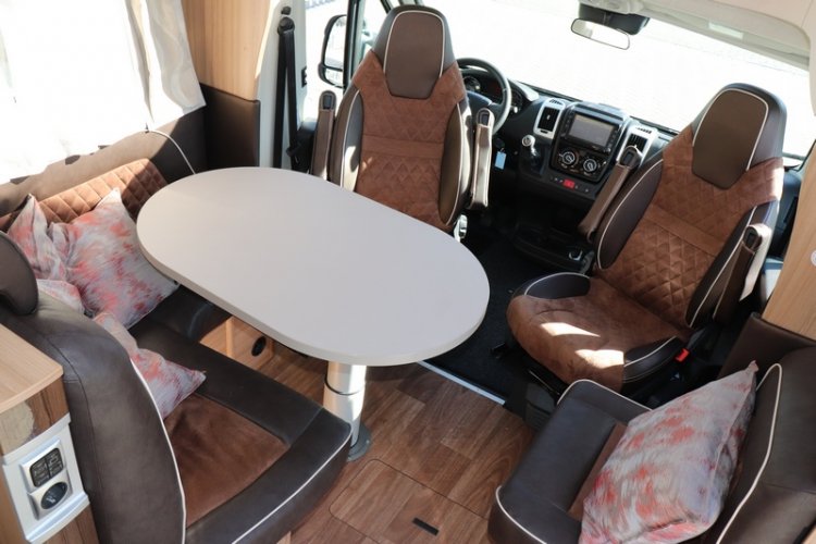 Knaus Sun TI 650 Platinum compact 6.99 m enkele bedden vlakke vloer (43  foto: 28