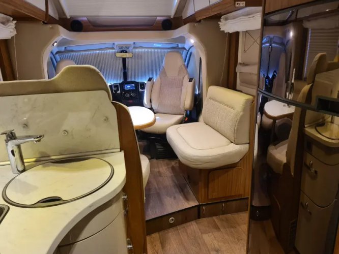 Hymer Tramp 698 Silverline Queensbed  foto: 17