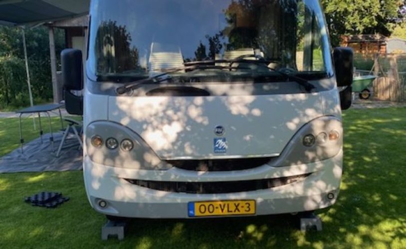 Knaus 4 pers. Rent a Knaus motorhome in Rosmalen? From € 109 pd - Goboony photo: 1