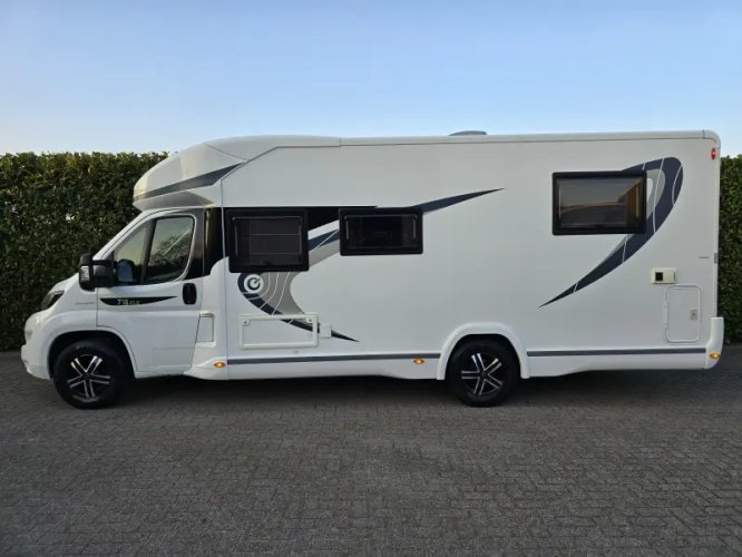 Chausson 718 XLB Queensbed Hefbed Luifel 